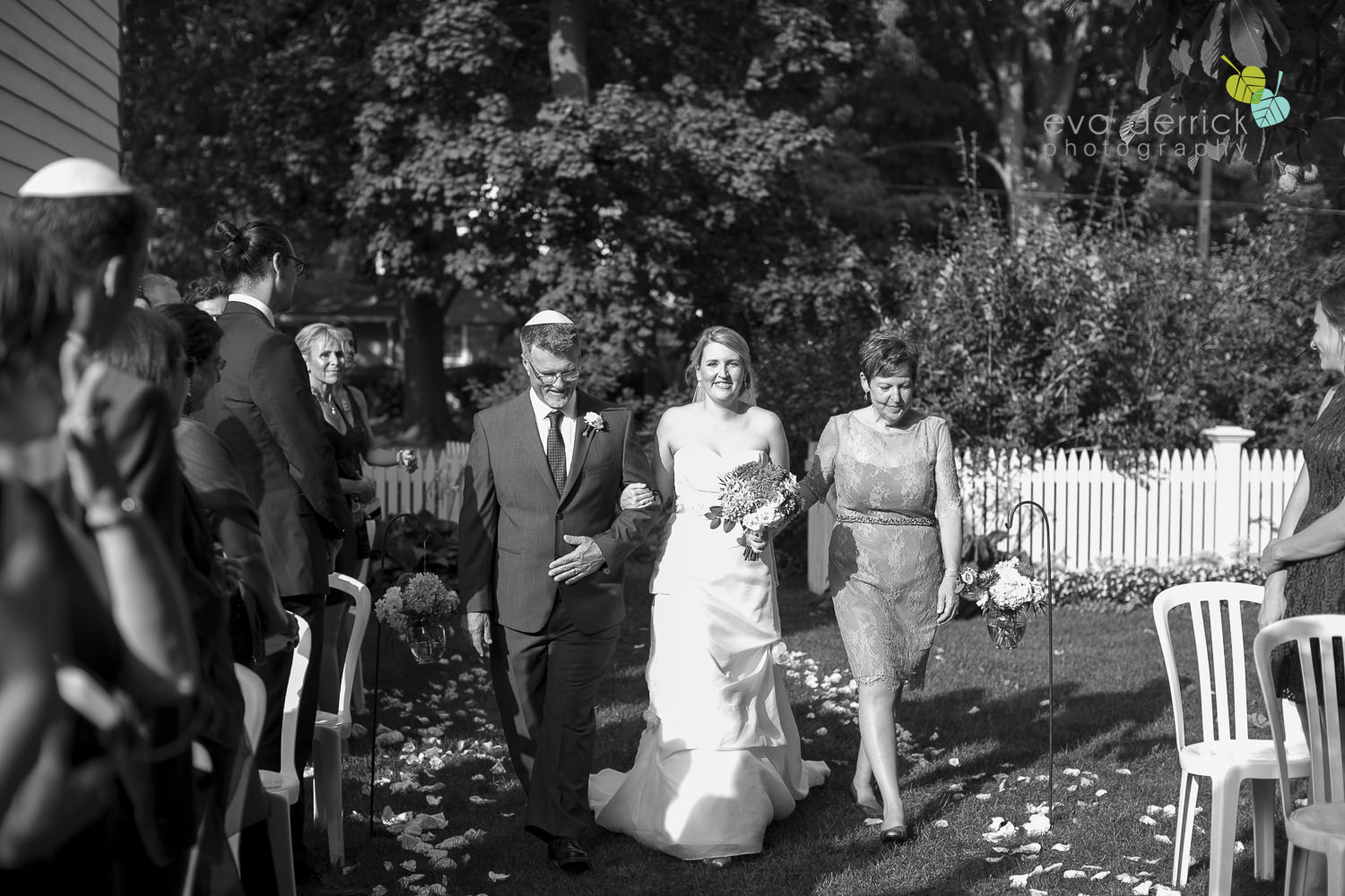 Vintage-hotels-wedding-Niagara-on-the-Lake-Pillar-and-Post-photo-by-eva-derrick-photography-036.JPG