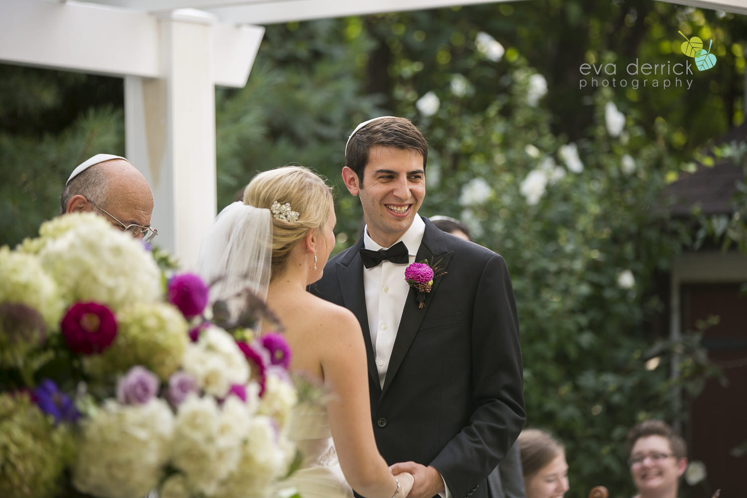 Vintage-hotels-wedding-Niagara-on-the-Lake-Pillar-and-Post-photo-by-eva-derrick-photography-037.JPG