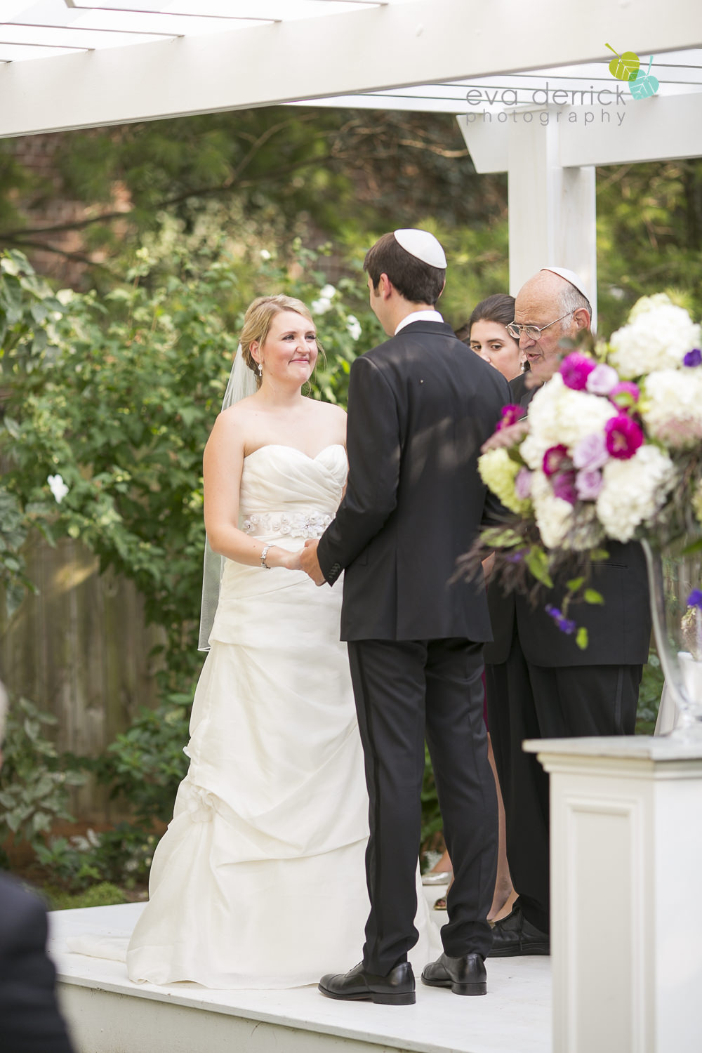 Vintage-hotels-wedding-Niagara-on-the-Lake-Pillar-and-Post-photo-by-eva-derrick-photography-038.JPG