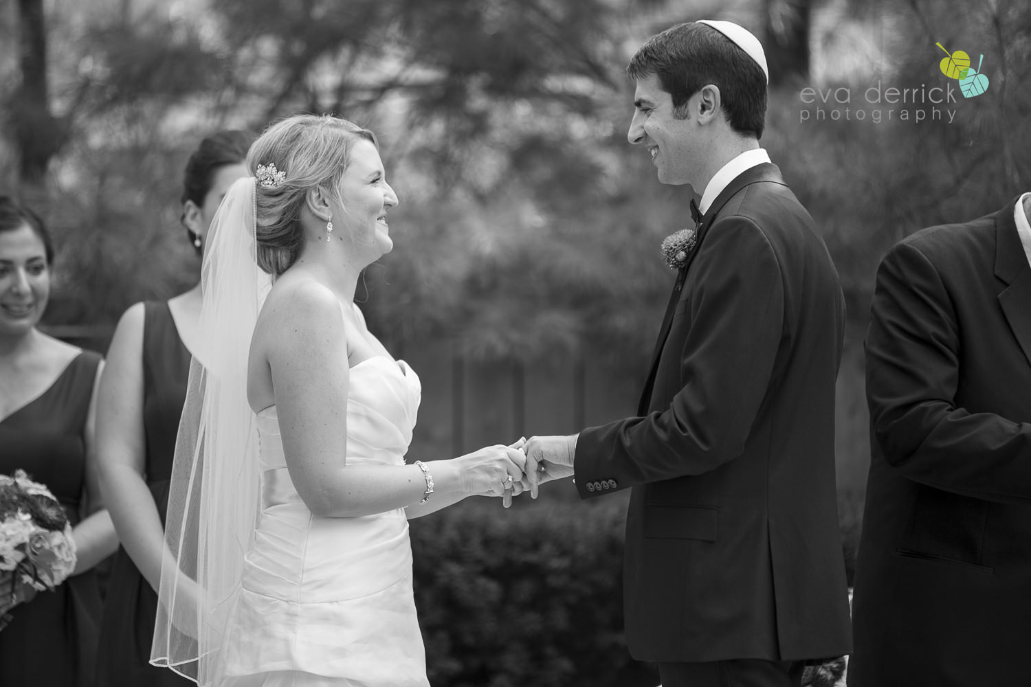 Vintage-hotels-wedding-Niagara-on-the-Lake-Pillar-and-Post-photo-by-eva-derrick-photography-040.JPG