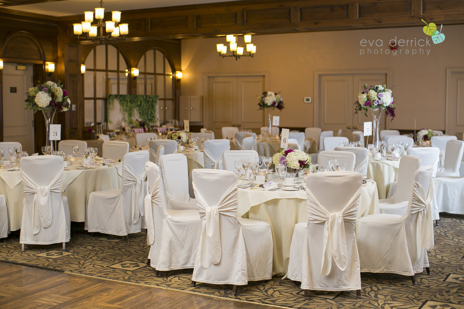 Vintage-hotels-wedding-Niagara-on-the-Lake-Pillar-and-Post-photo-by-eva-derrick-photography-048.JPG