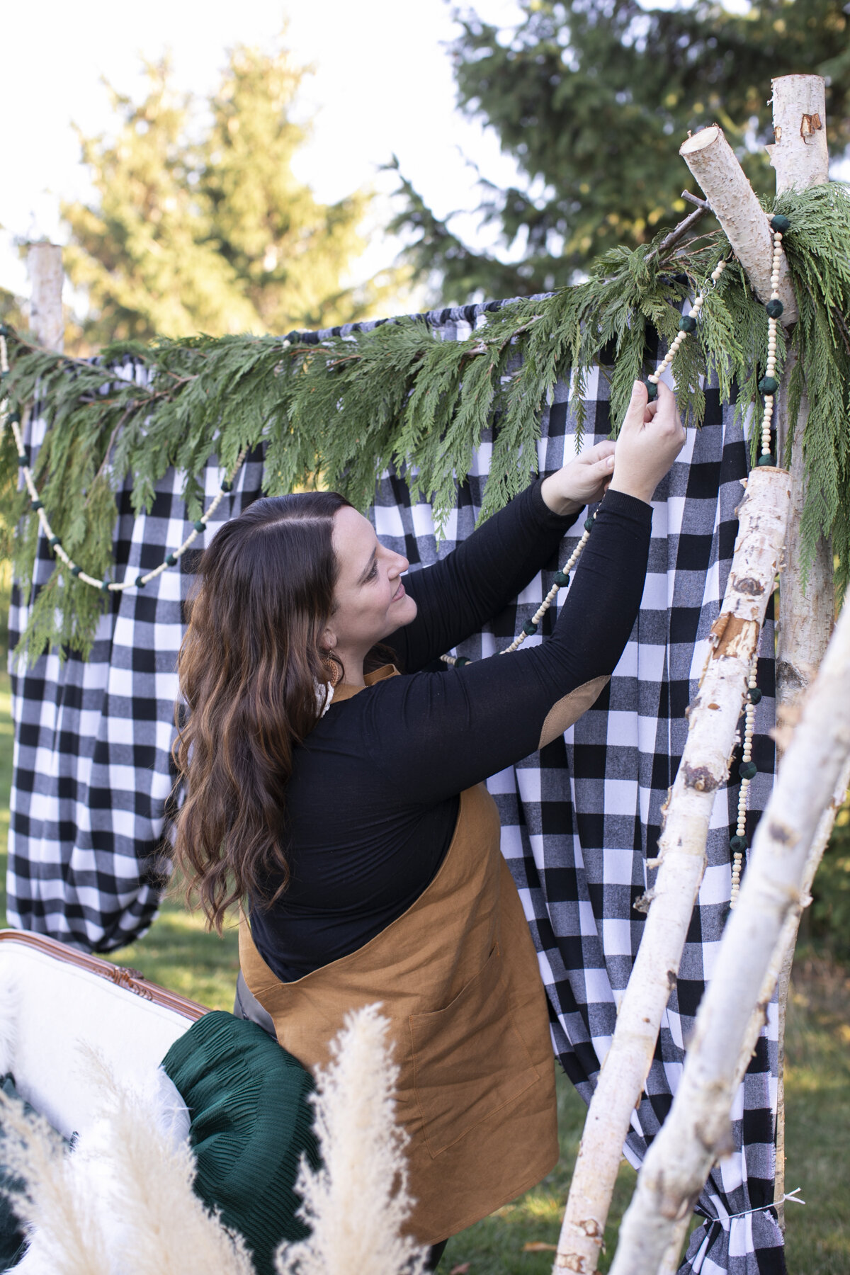 Outdoor-Christmas-Mini-Session-Farm-on-Fifth-Tree-Farm-Sparkle-and-Twine-Event-Planning-photo-by-Philosophy-Studios-0023.JPG