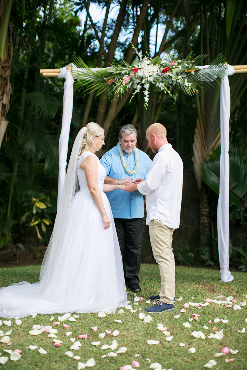 Oahu-Hawaii-Wedding-Photographers-Destination-Wedding-Photographers-photo-by-Philosophy-Studios-0040.JPG