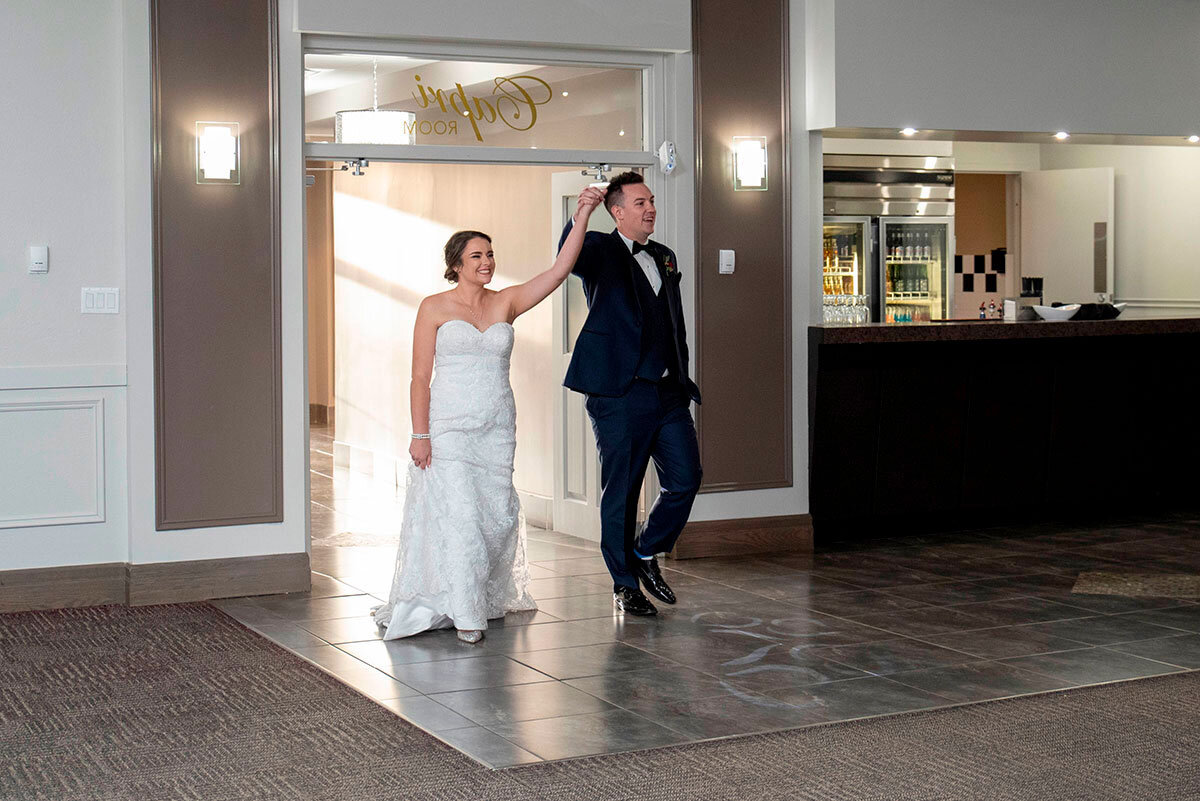 Club-Capri-Weddings-Thorold-Photographers-photo-by-Philosophy-Studios-0057.jpg