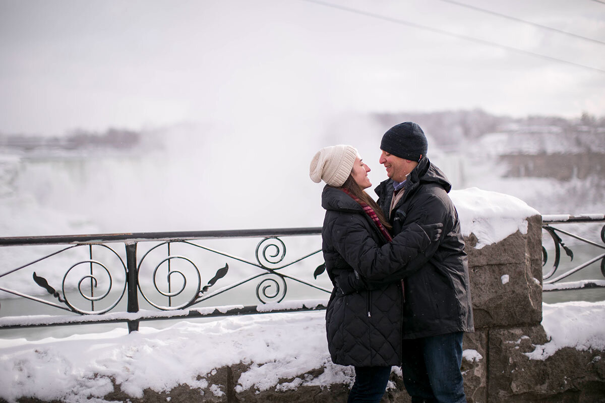 Niagara-Falls-Winter-Portrait-Session-photos-by-Philosophy-Studios-0007.jpg