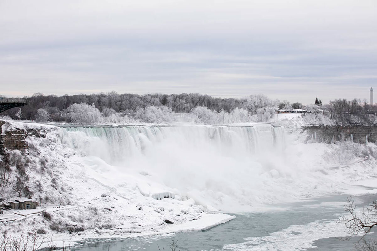 Niagara-Falls-Winter-Portrait-Session-photos-by-Philosophy-Studios-0011.jpg