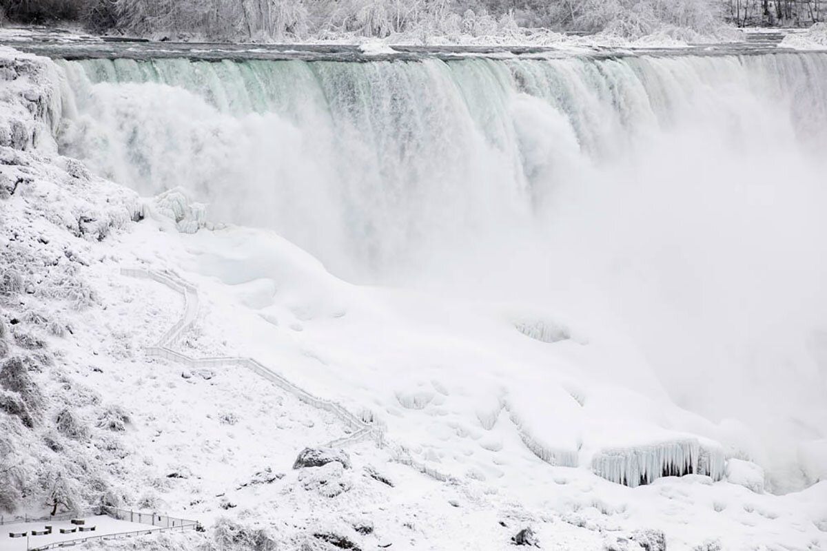 Niagara-Falls-Winter-Portrait-Session-photos-by-Philosophy-Studios-0012.jpg