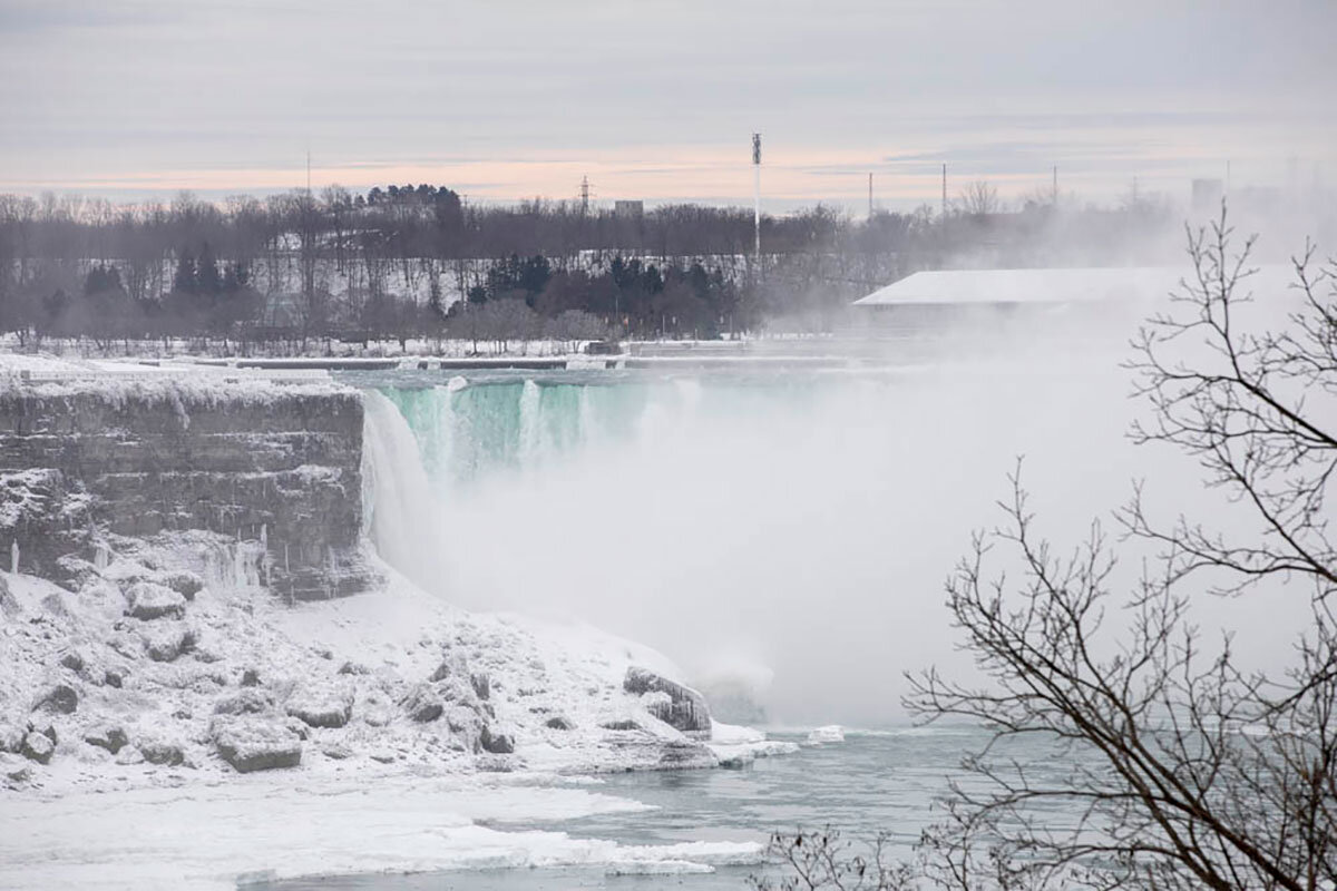 Niagara-Falls-Winter-Portrait-Session-photos-by-Philosophy-Studios-0014.jpg
