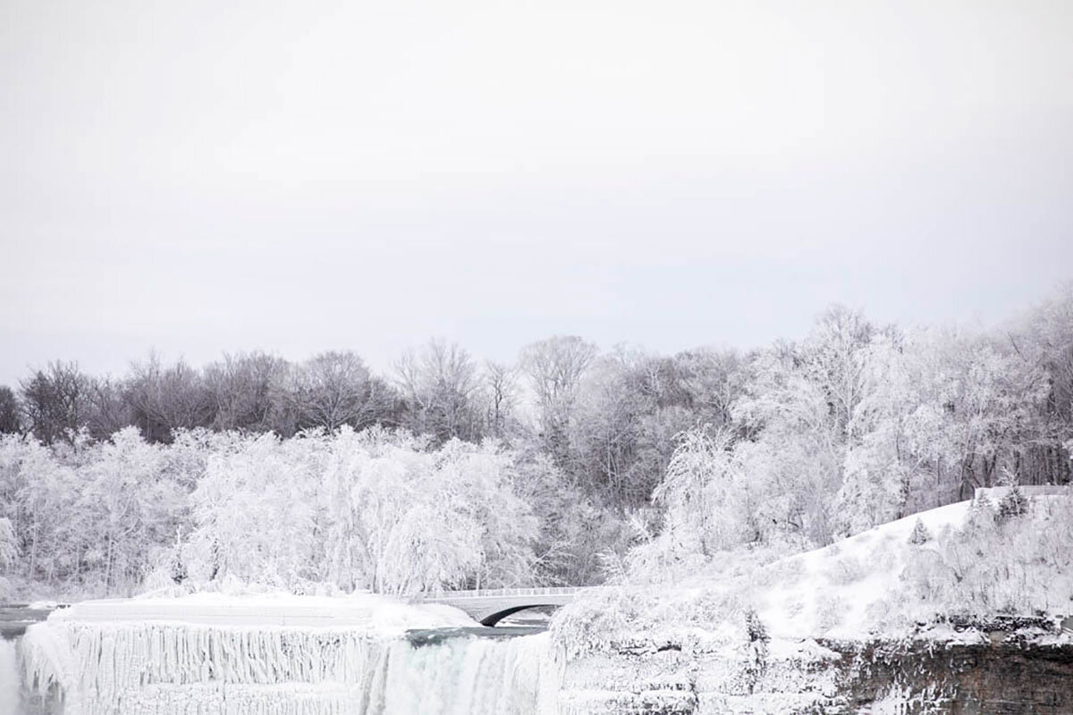 Niagara-Falls-Winter-Portrait-Session-photos-by-Philosophy-Studios-0015.jpg