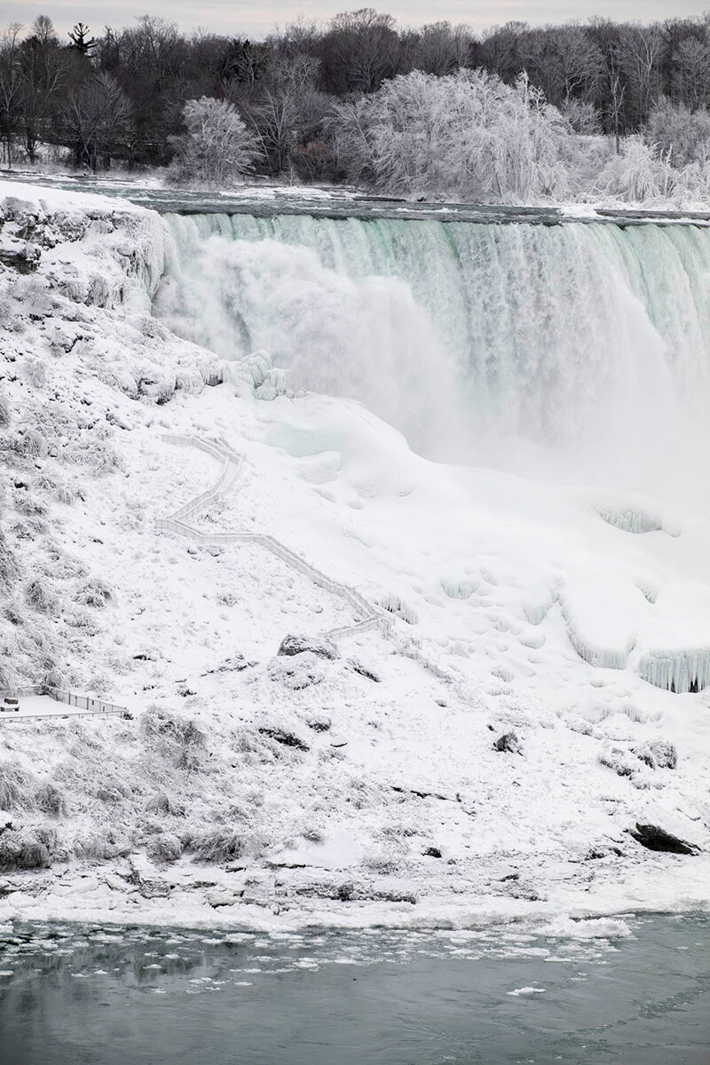 Niagara-Falls-Winter-Portrait-Session-photos-by-Philosophy-Studios-0013.JPG