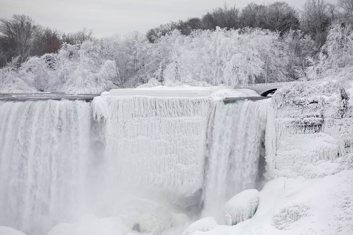 Niagara-Falls-Winter-Portrait-Session-photos-by-Philosophy-Studios-0018.jpg