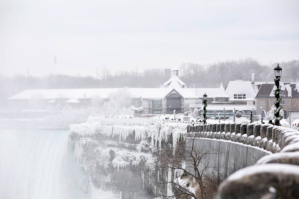 Niagara-Falls-Winter-Portrait-Session-photos-by-Philosophy-Studios-0019.jpg