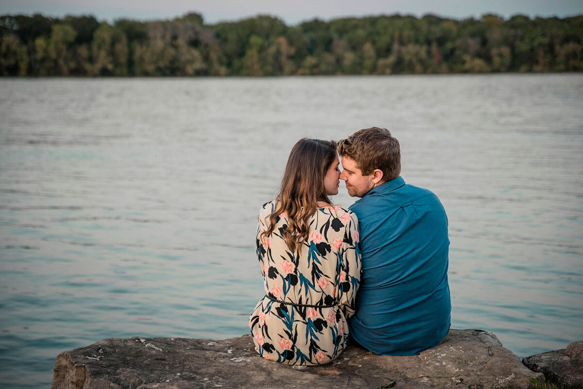 Summer-Engagement-Session-Niagara-on-the-Lake-photos-by-Philosophy-Studios-018.jpg