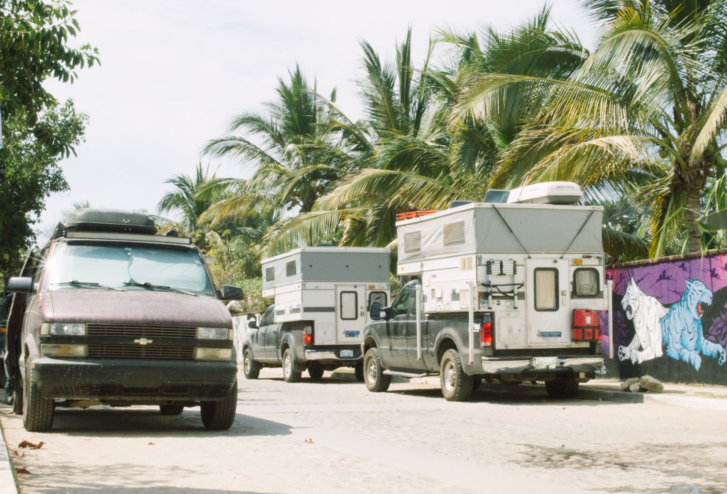 Street boondocking with The Travel Amatuers and The Globetrol