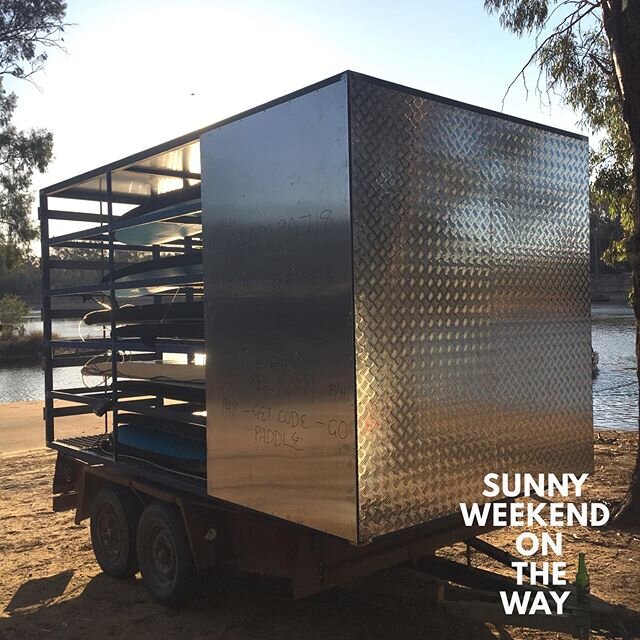There&rsquo;s 3 days of sunshine on the way for your longgggg weekend in @echuca_moama. 30degrees. So come and have a go out our world&rsquo;s first SUP board vending machine. Book online - Get your code - Go paddle. Simple. Get on board and book at 