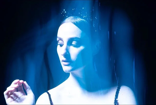 @hernameisbanks for @wyldemag 🖤💙🖤
.
Styled by @yaminedaaboul .
Beauty by @rebekahlidstone