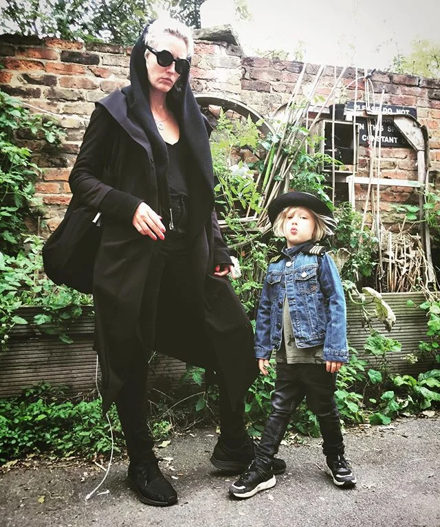 mews life 🖤 @hieroblack