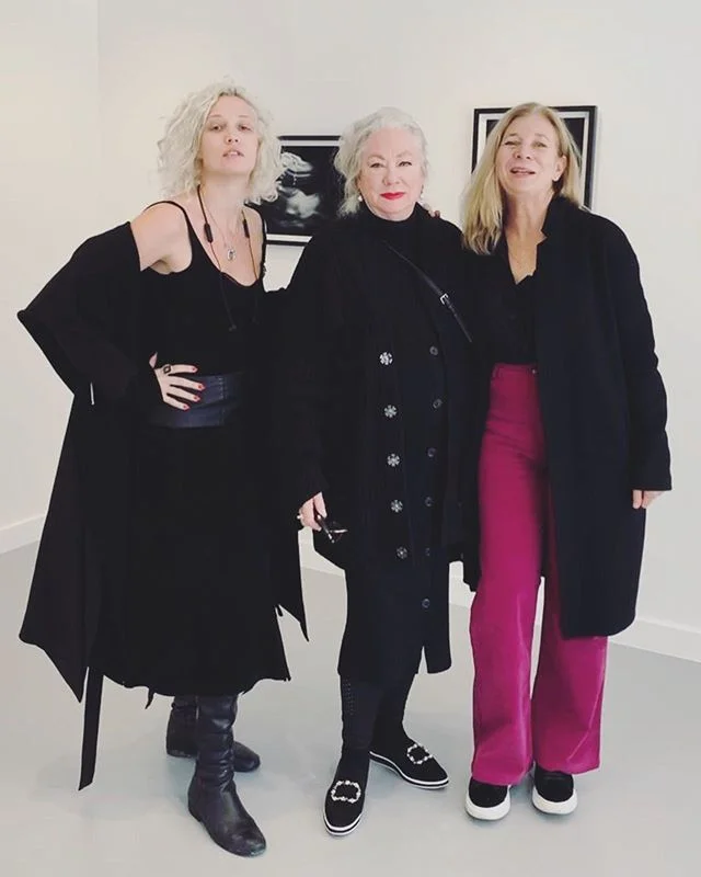 a pair of overwhelmingly inspiring women 🖤 @peggyannanderson &amp; @ellencareyphotography - here&rsquo;s to third acts 🖤 @vanessa_vainio 🖤