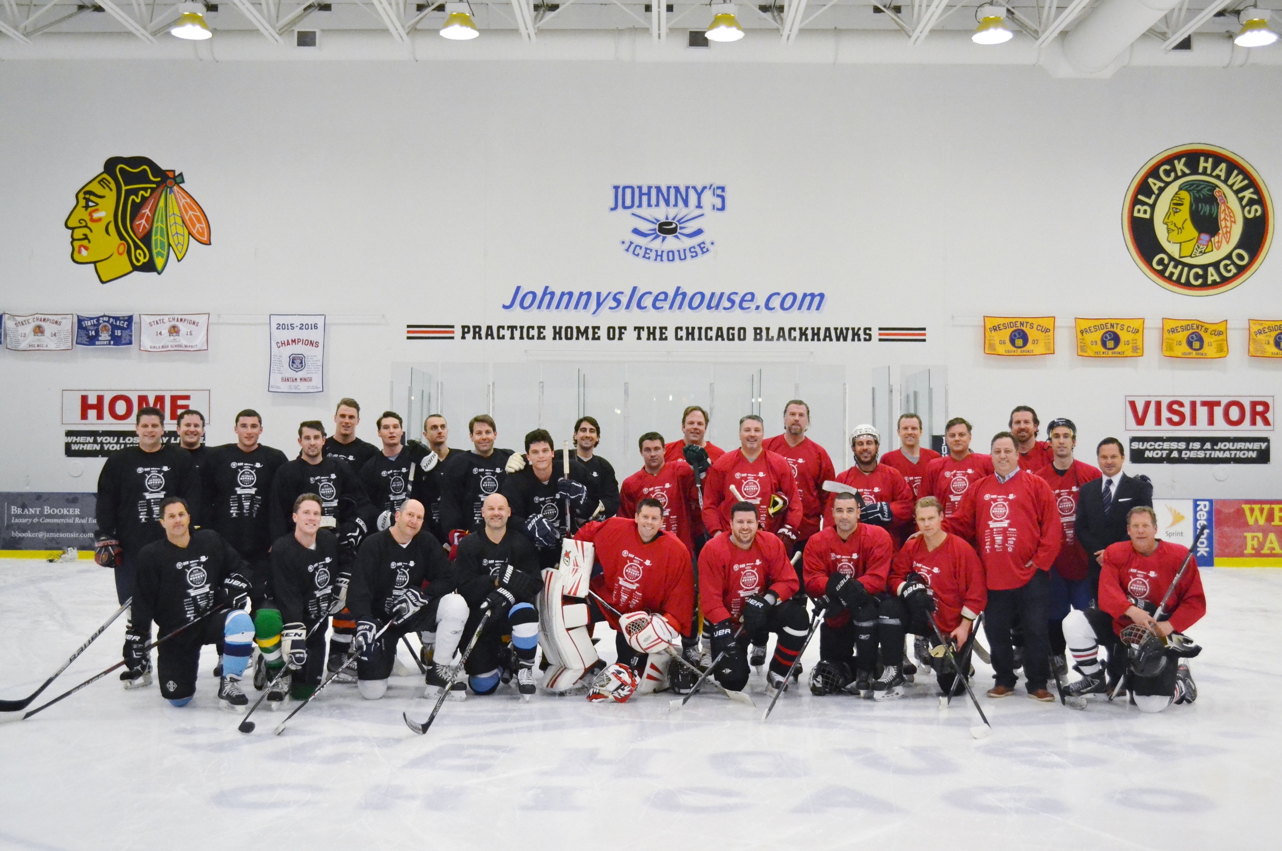  The 2016 CRE Broker Hockey Classic group photo. 