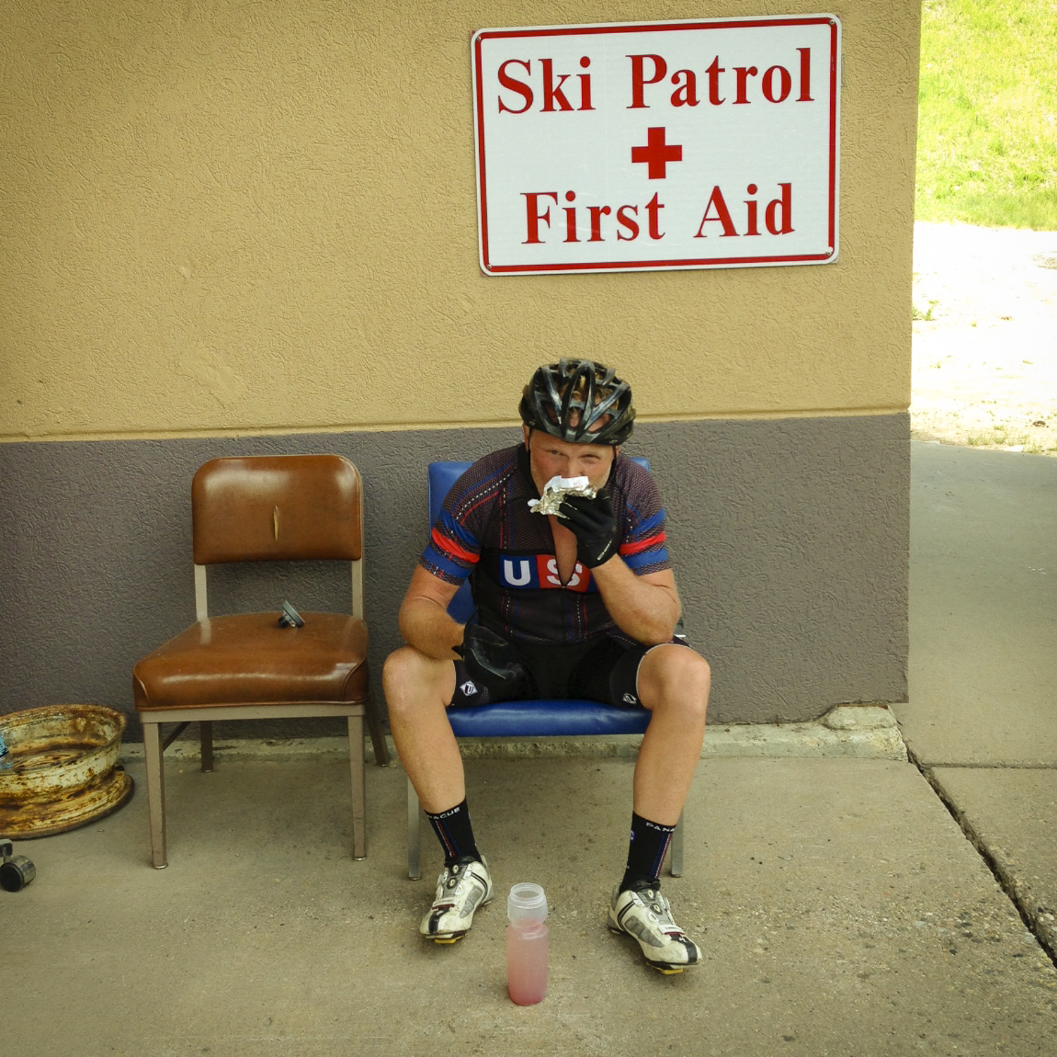 Brad goes to town on a maple almond butter bacon rice cake before tackling Loveland Pass.