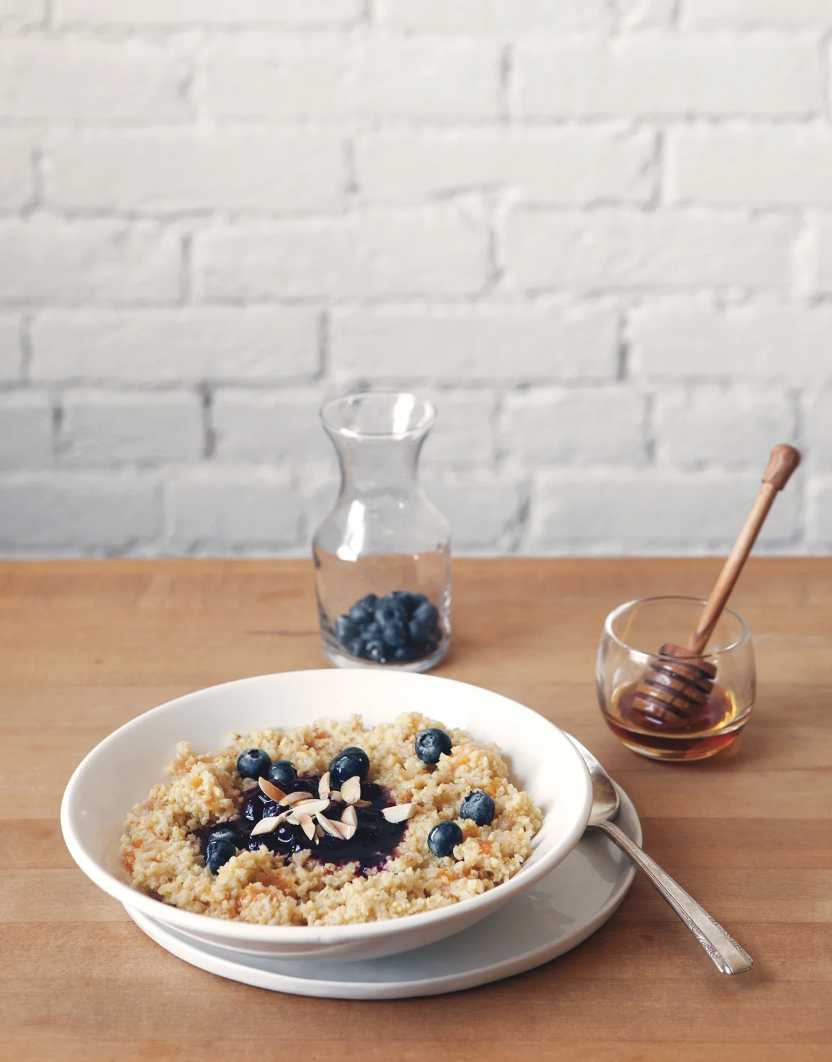 Honey-Apricot-Millet-with-Blueberry-Compote-and-Toasted-Almonds_01.jpg