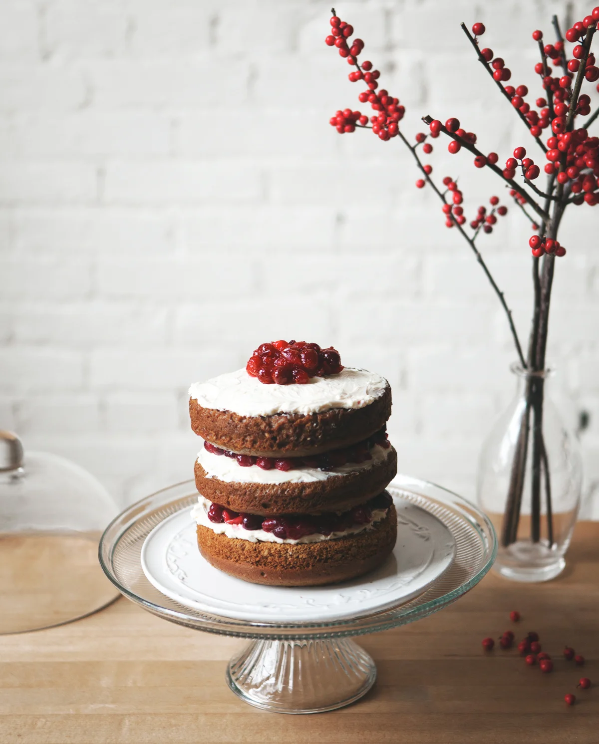 Gingerbread-Cake-with-Cranberry-Cream_01.jpg