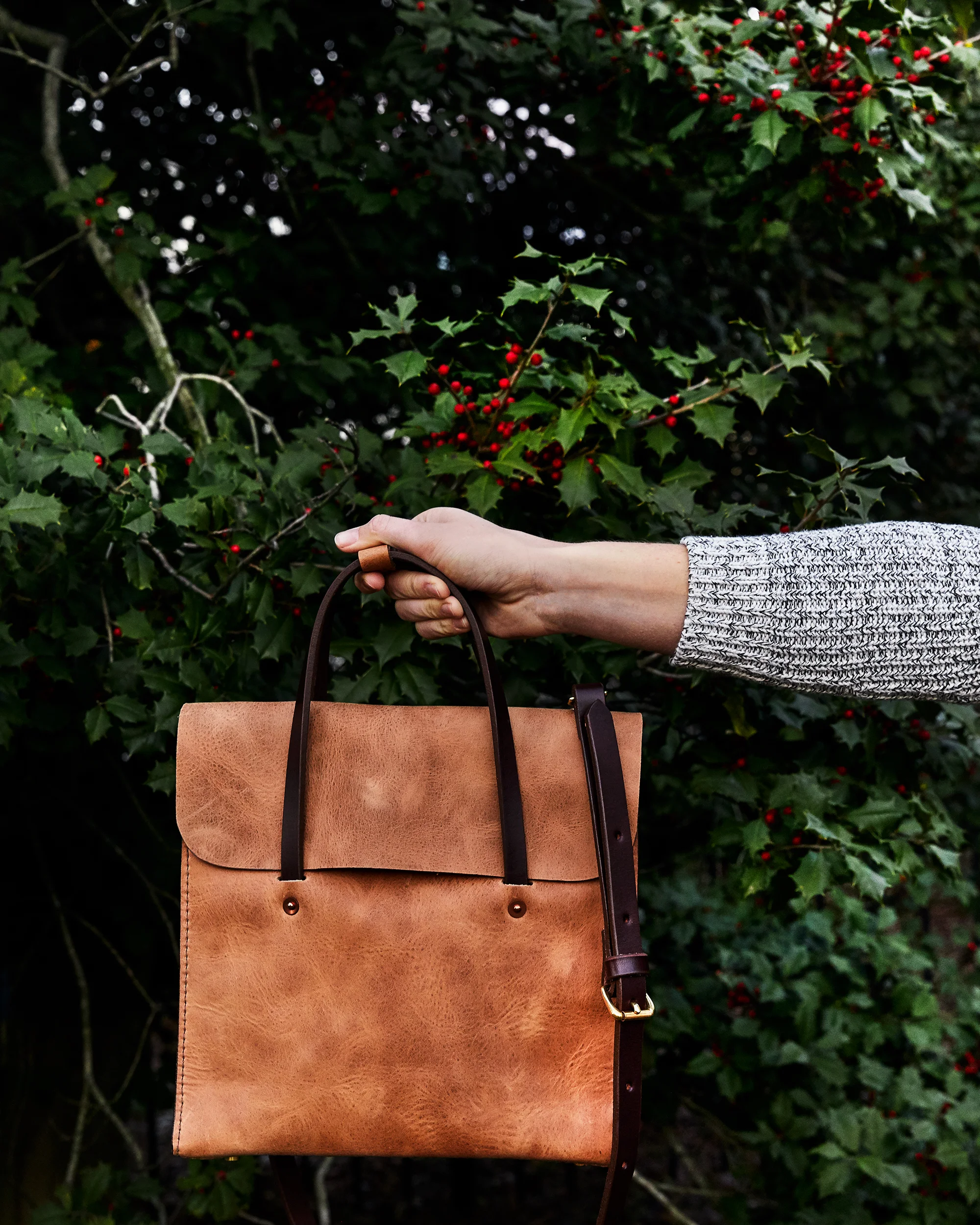 BetterHappierGiftGuide2018_OroxLeather_15718.jpg
