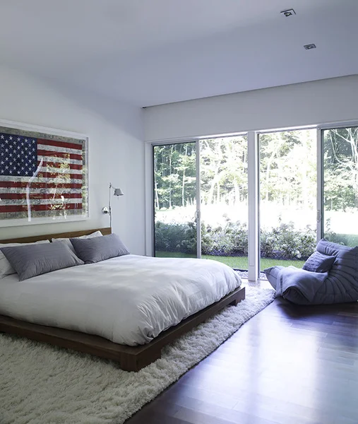 hamptons_bedroom_american_flag_painting.jpg