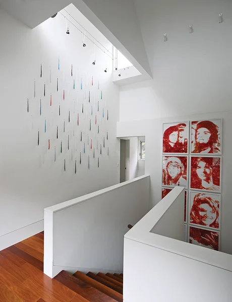 hamptons_stairwell_jacqueline_kennedy_artwork.jpg