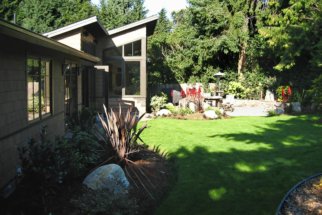 mercer-island-exterior-back-landscape-architecture-seattle-paul-moon-design.jpg