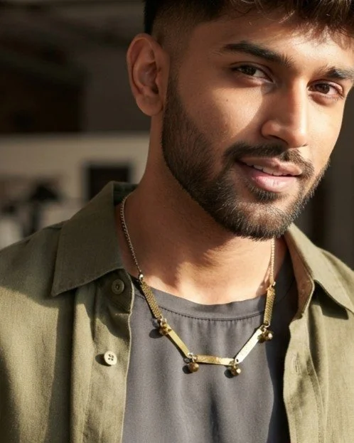 Man_wearing_modern_jewelry.jpeg