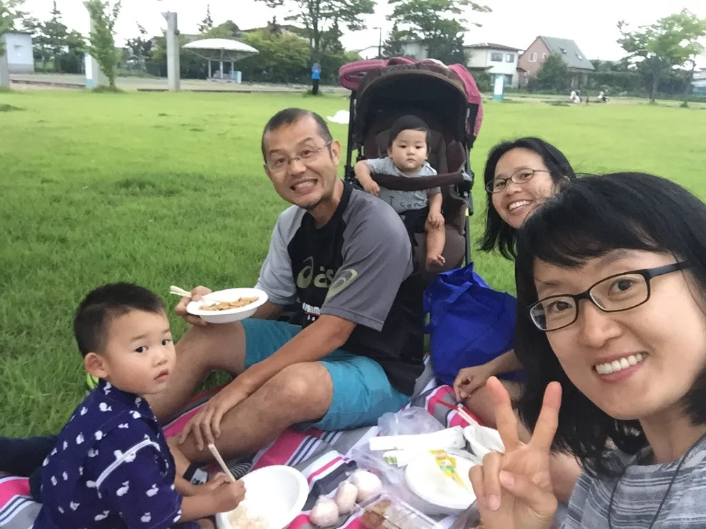 Enjoying a picnic dinner with Won sensei before the hanabi taikai (and also before we got rained out for a bit)