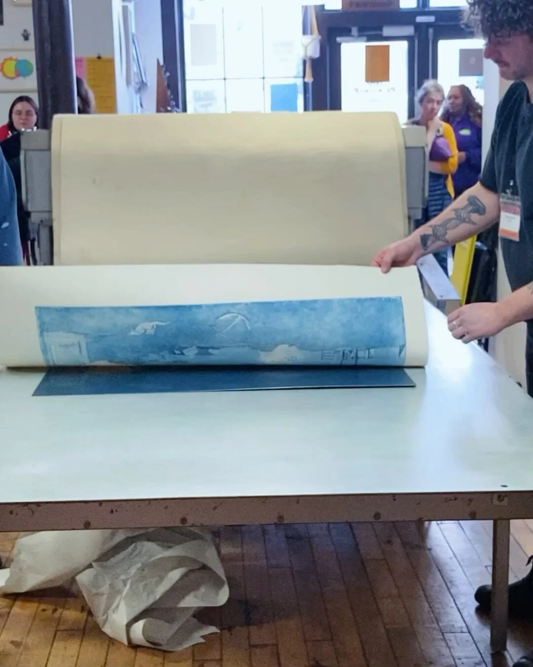 A bit more from the SGCI print conference&hellip;Inspiring time!
&mdash;The CIty and the Sea large printing @as220communitystudios Triple inking. Mesmerizing wiping. And a genius wax-fashioned box molded to plate allowing the etch sans tray. 
&mdash;