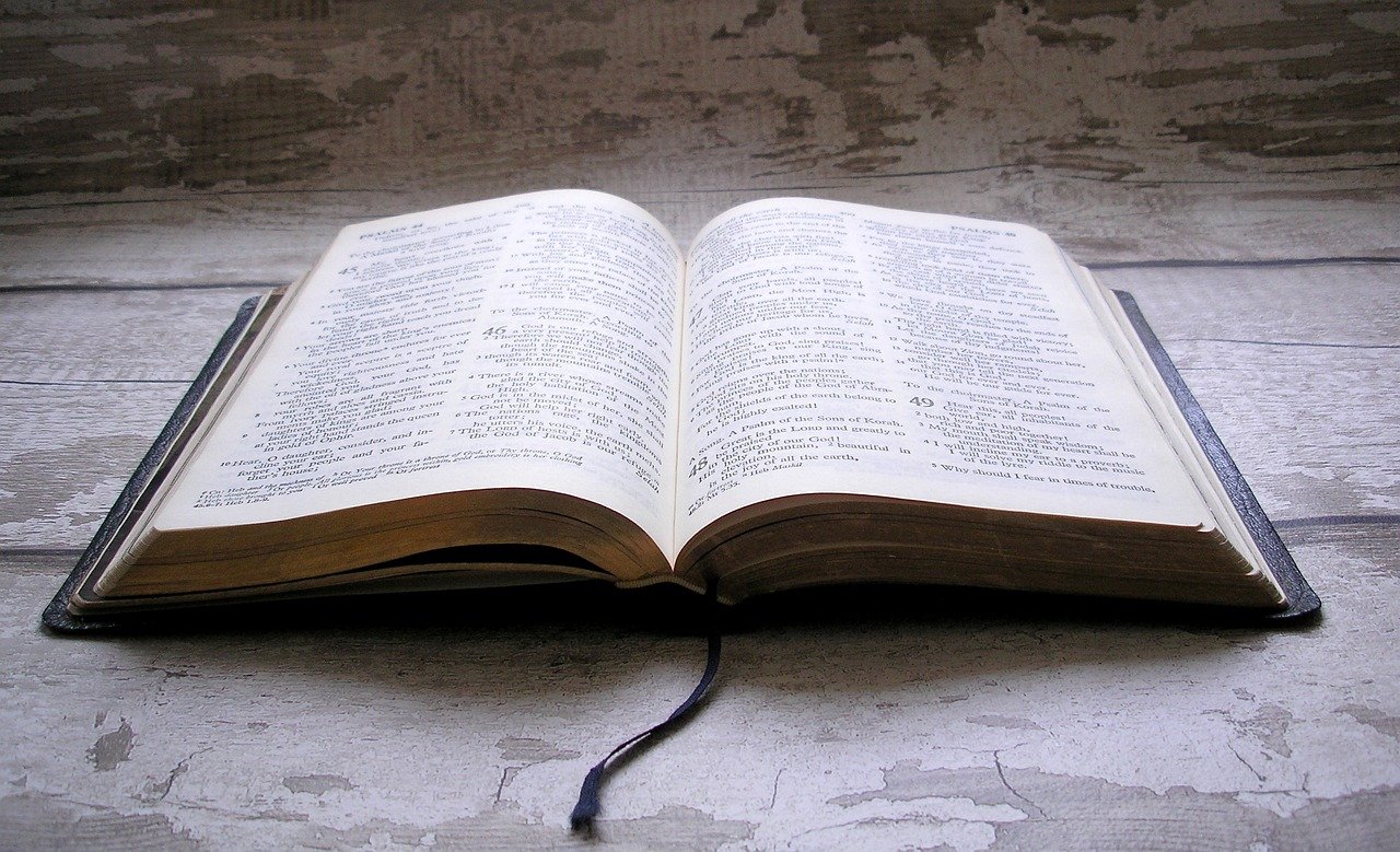 holy-bible-5269243_1280.jpeg