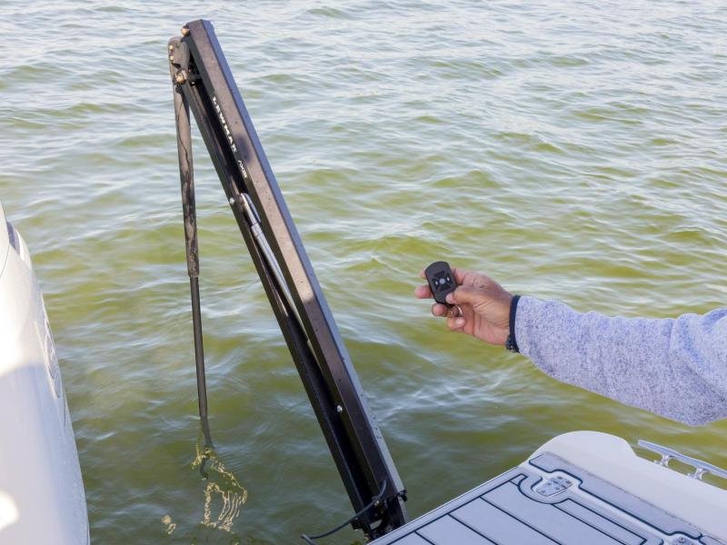 Easy Install &amp; Operation  Simply attach to the boat transom and you’re ready to drop your anchor with the push of a button