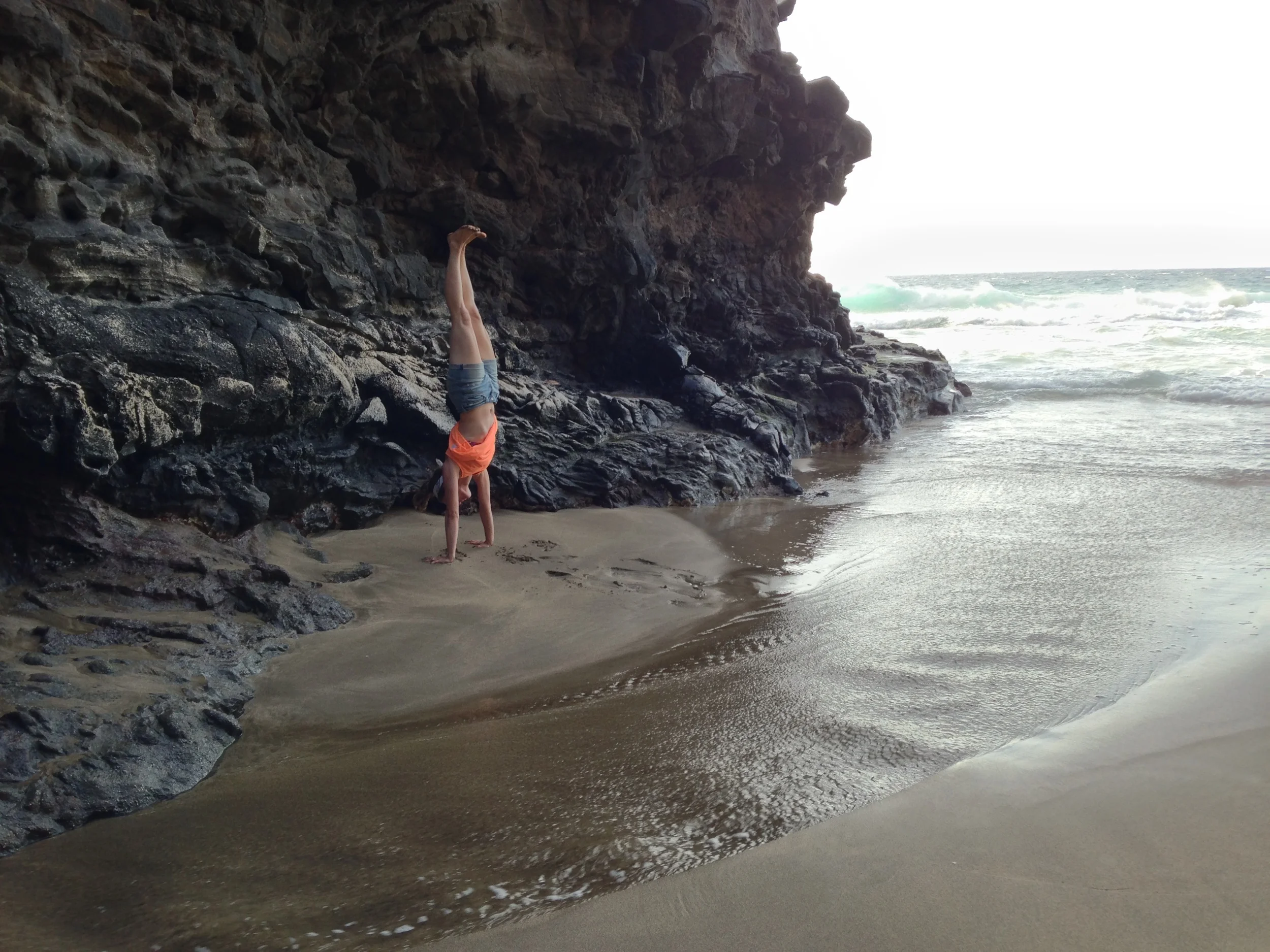 Adho mukha vrksasana @ Kalalau Beach