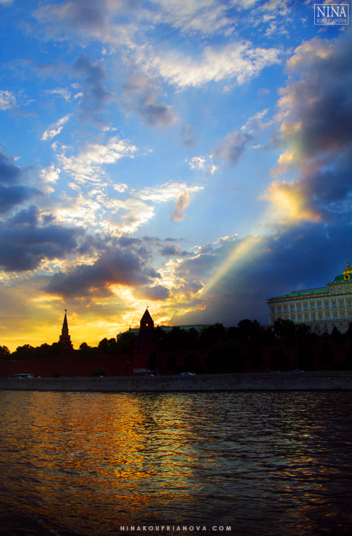 kremlin sunset 770 px with url.jpg