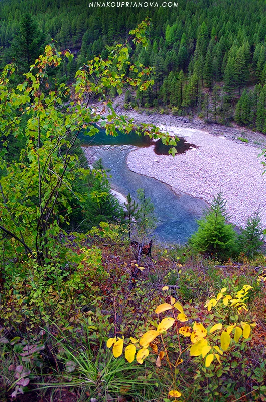 mountains at gorge 800 px url.jpg