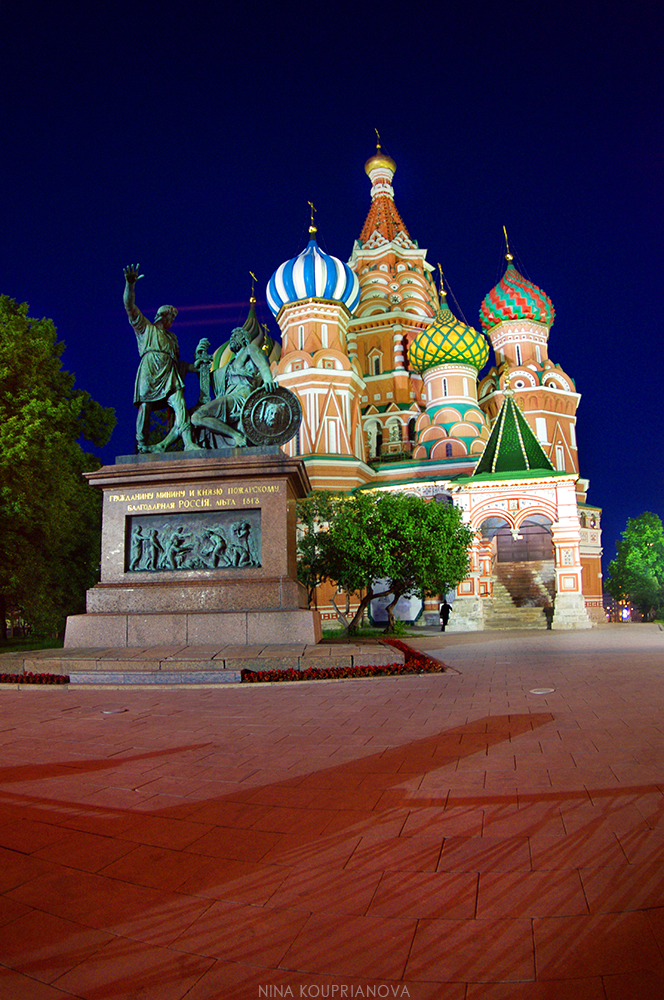 st basil's at night 1 1000 px.jpg