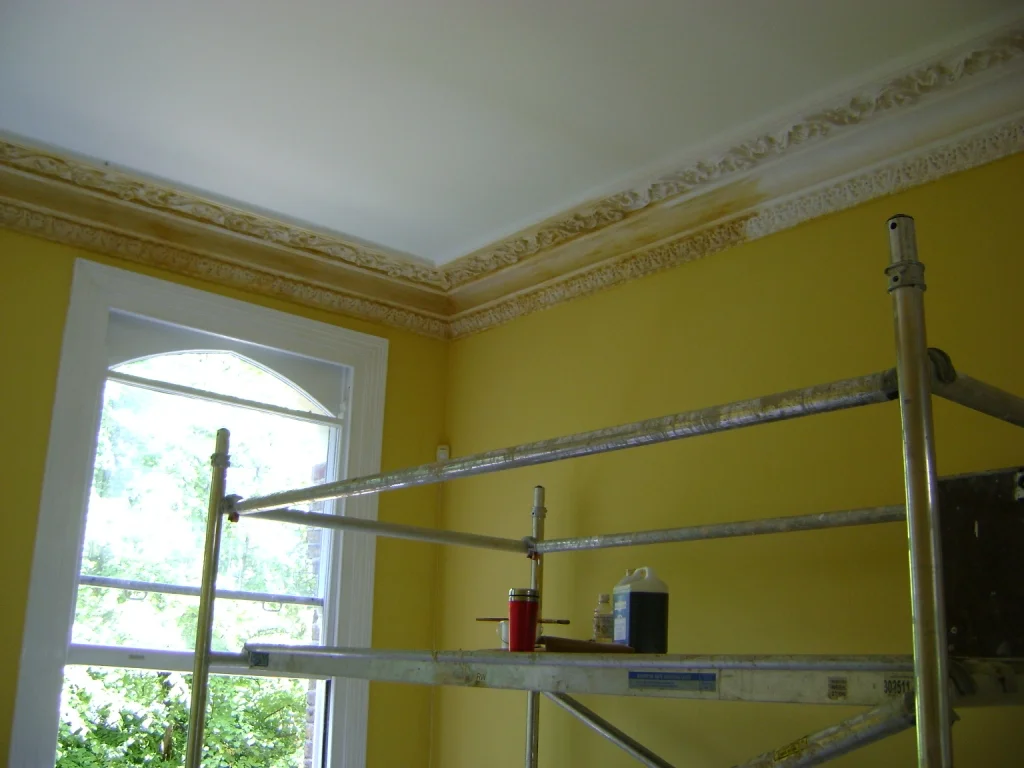 Sealing the cornice
