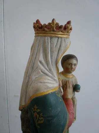 Crown and robe detail after restoration