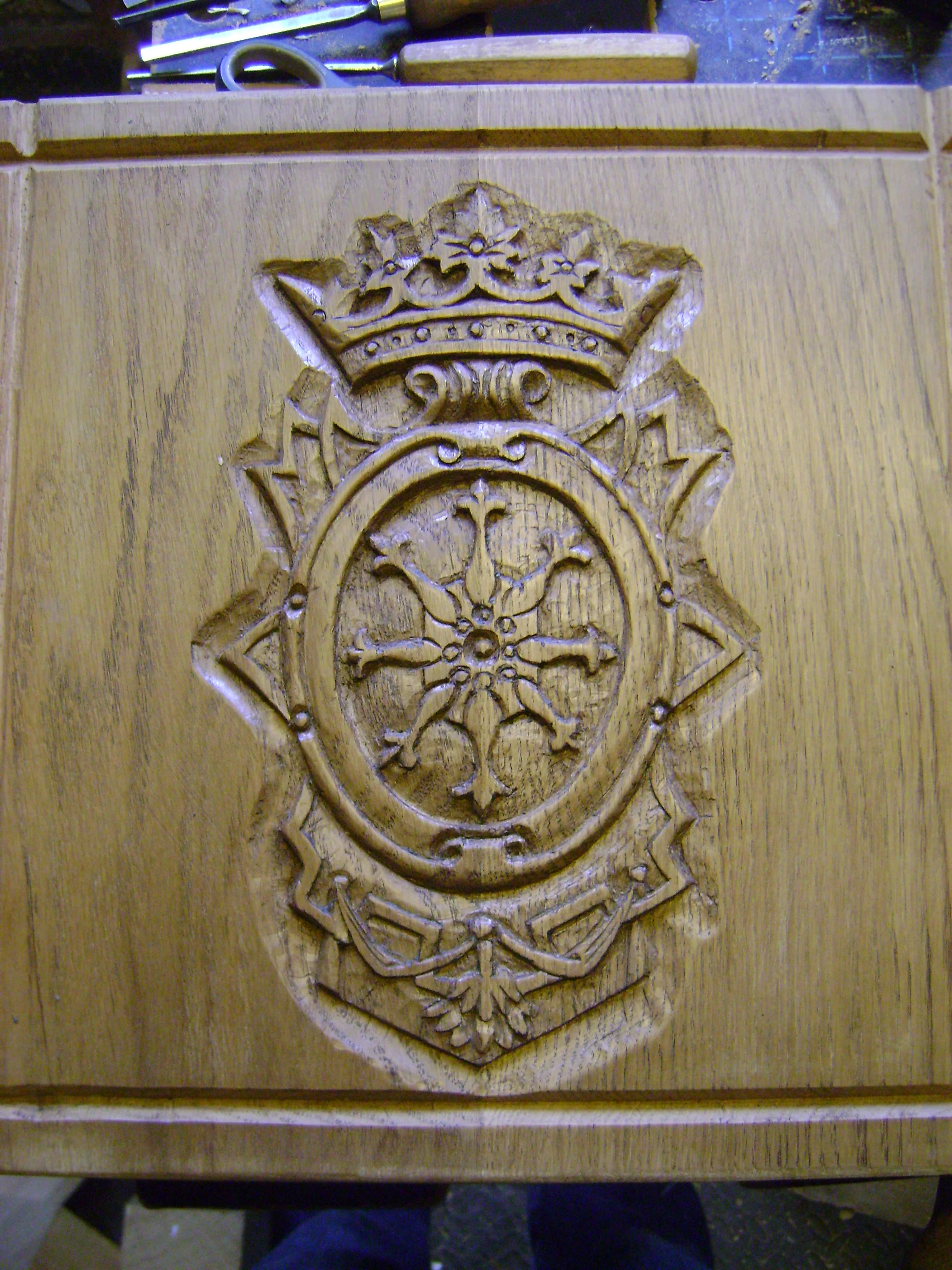 Anne of Cleves badge in oak