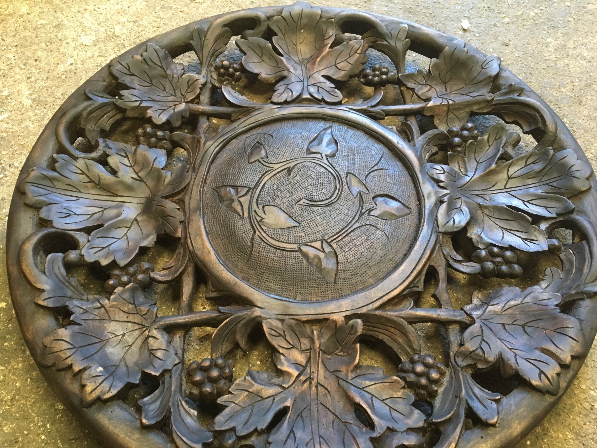 Pierced vine tray in Lime