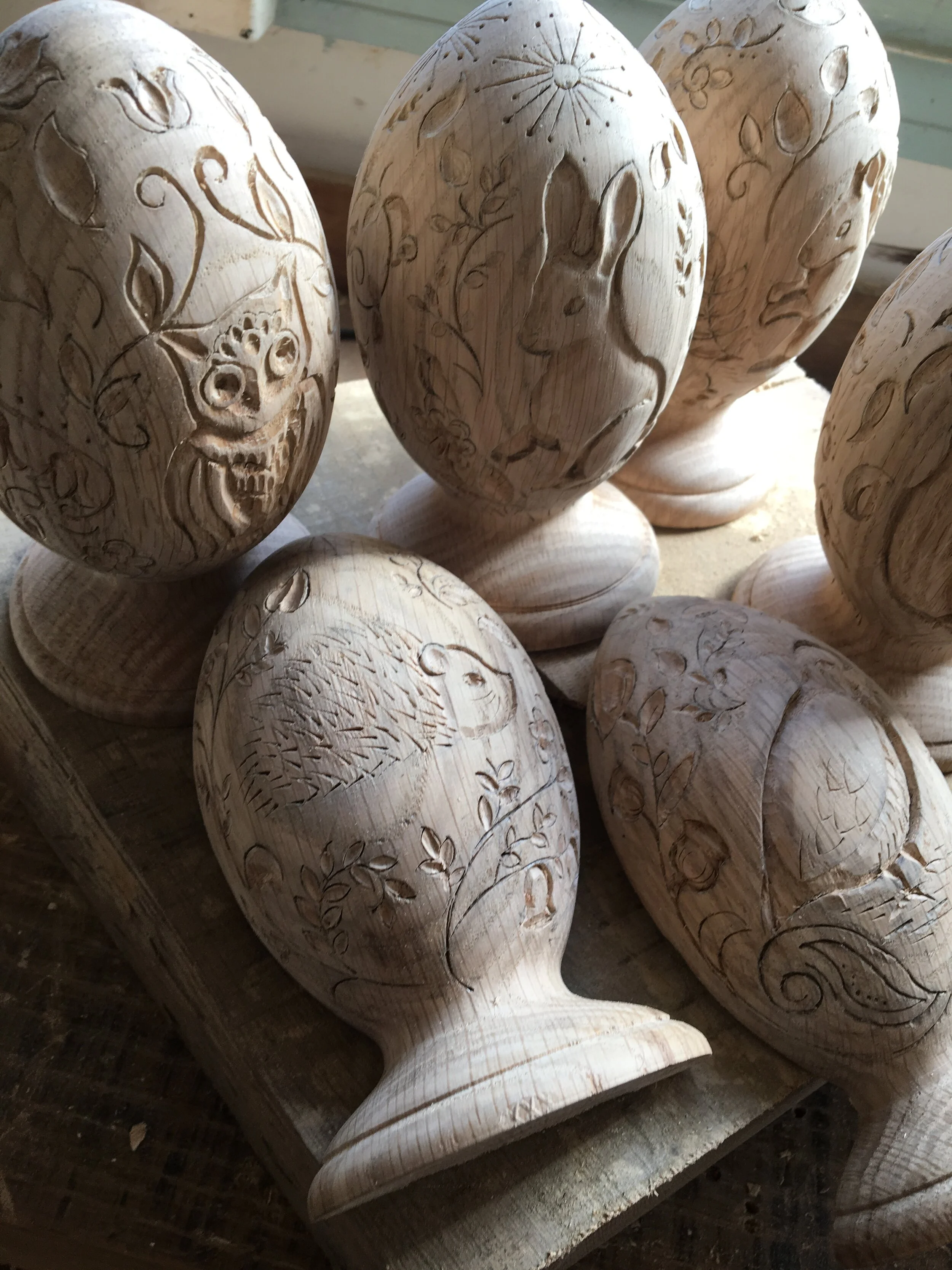 Woodland theme oak finials