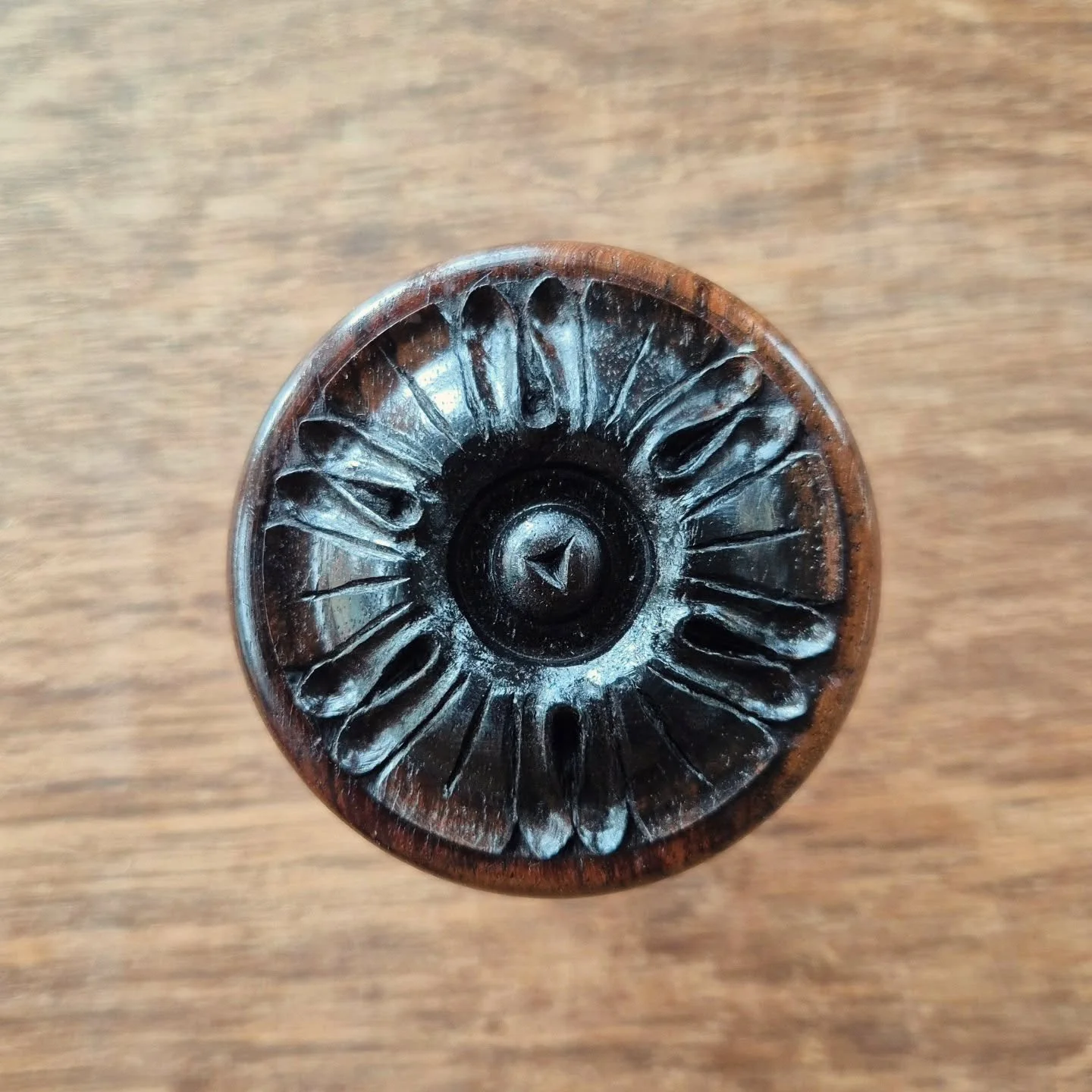 A little rosette carved in Rosewood (about 50mm wide), destined for an 18th century grand piano which has been missing one for a while. Carved and stained to match the existing rosettes & finished in shellac polish. I'm very much looking forward