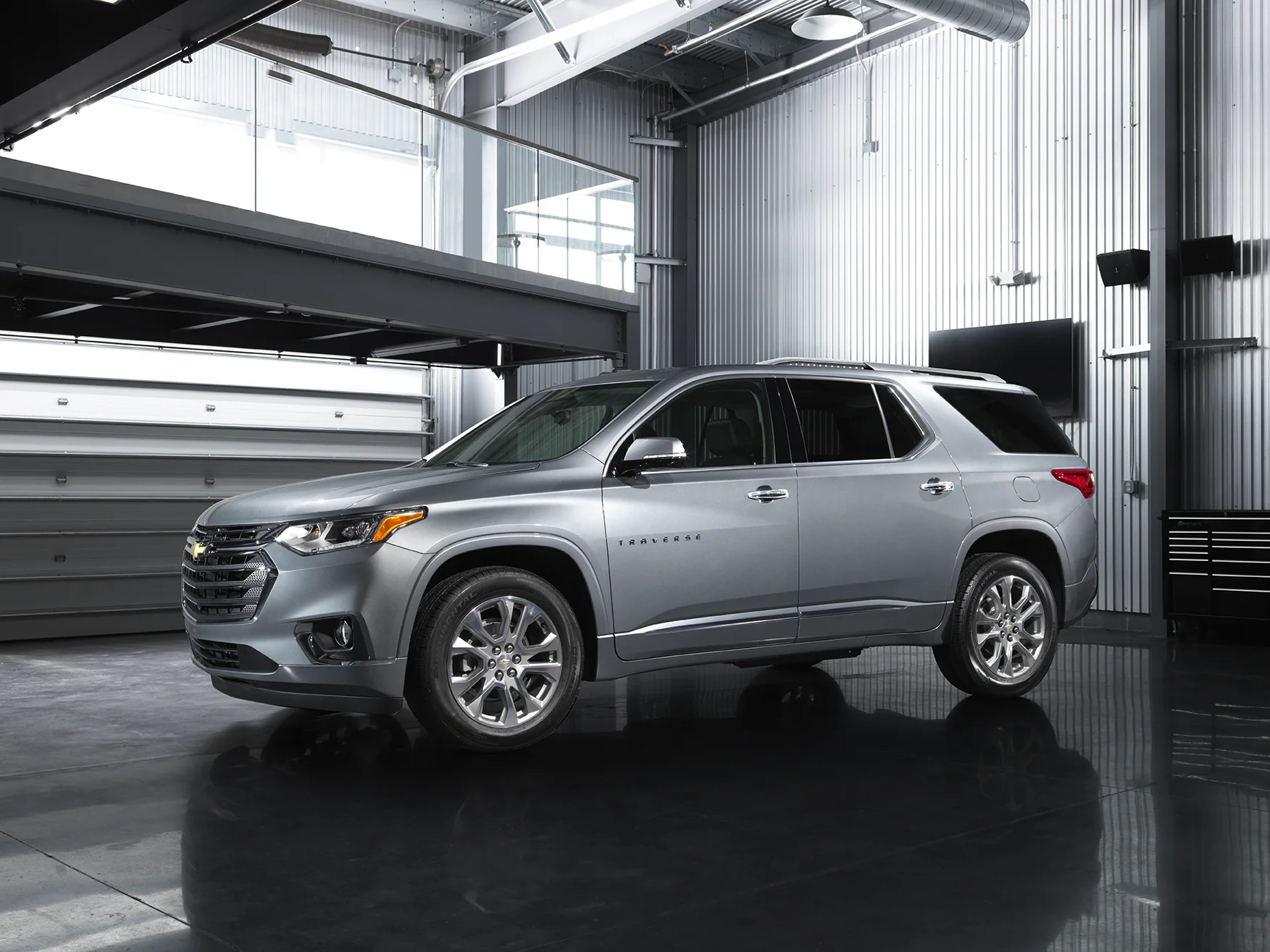TRAVERSE_FRONT_3Q_v2.jpg