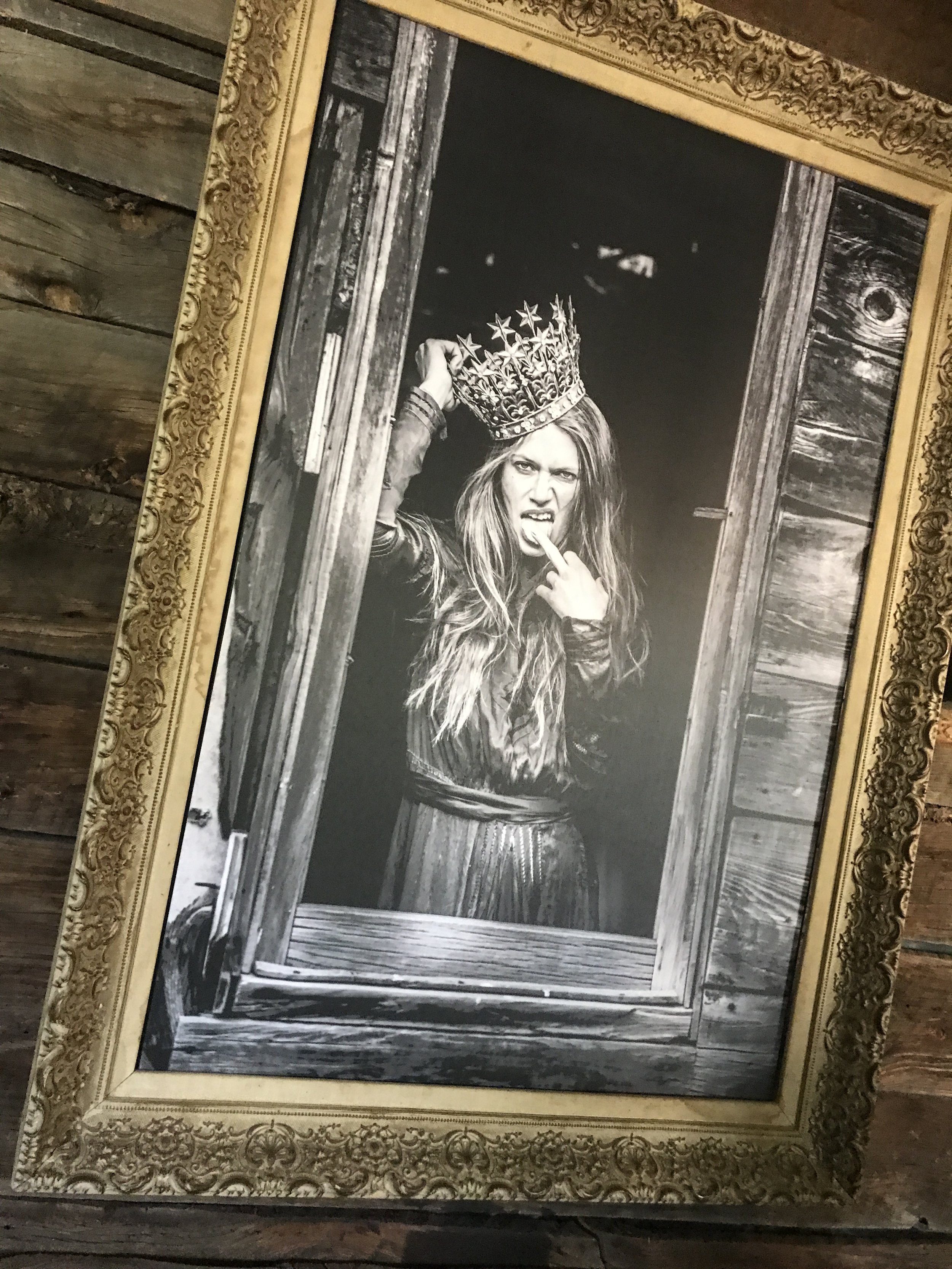 Bird Queen_Dinning.JPG