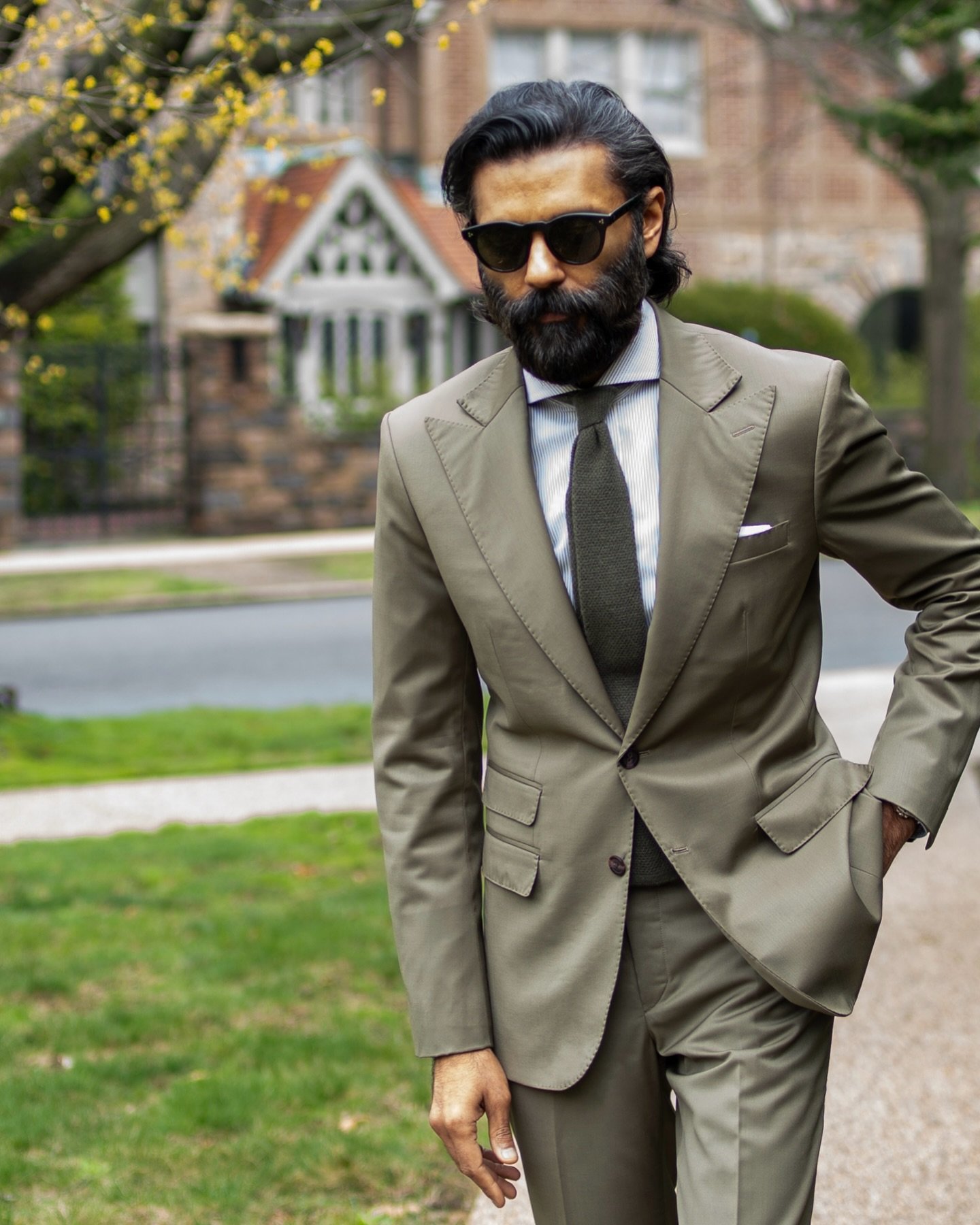 Cut from Super 160s all-season Italian wool in a muted olive tone, this bespoke suit balances lightness with structure. The jacket features soft, natural shoulders and hand-finished pick stitching along the lapels, a nod to classic Neapolitan tailori