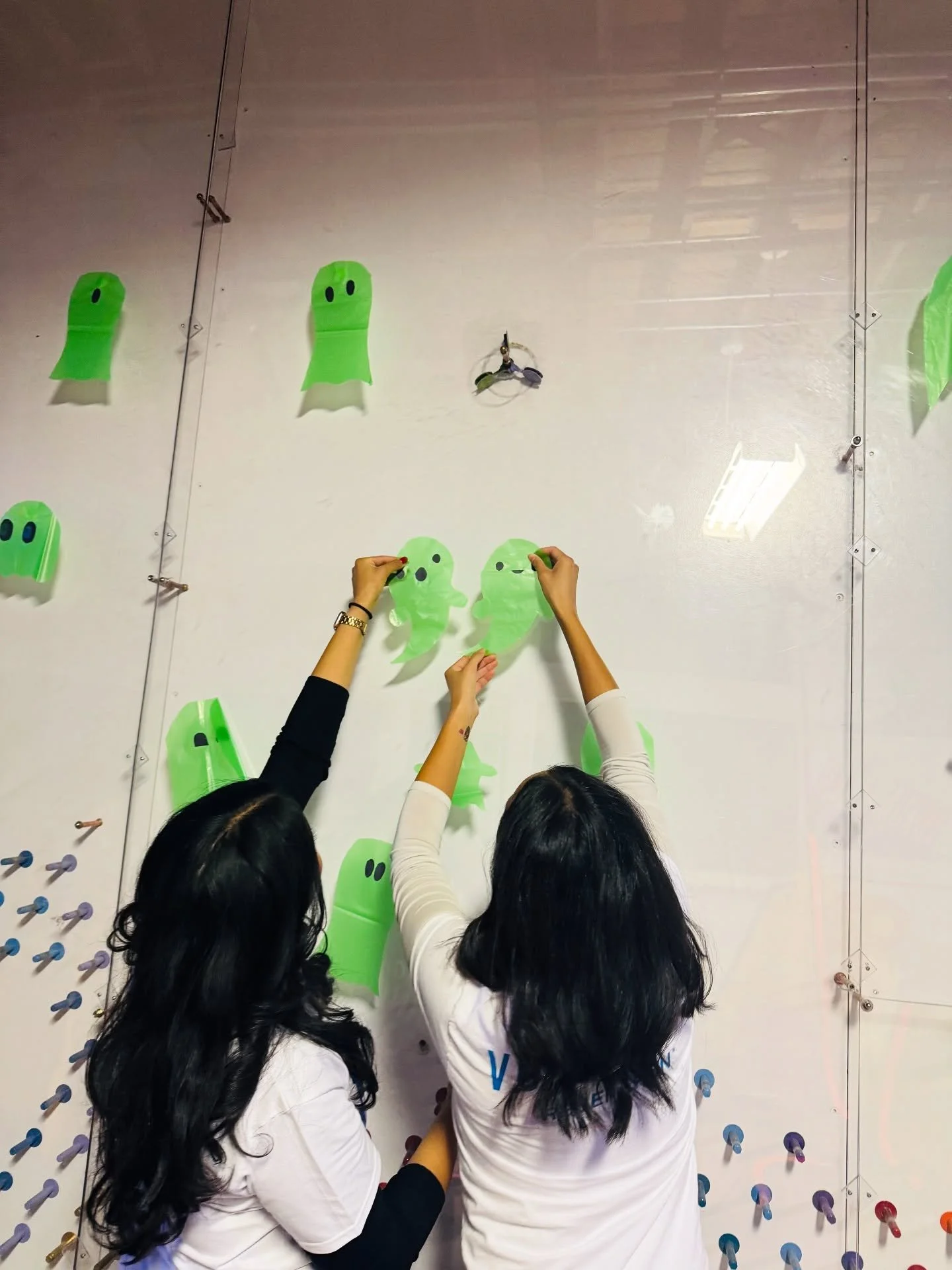 Today @Regeneron volunteers spent the day helping the Westchester Children&rsquo;s Museum prepare for the Museum&rsquo;s annual Halloween Big Weekend Event as part of Regeneron&rsquo;s ninth annual #regenerond4dg 
@Regeneron volunteers worked with ou