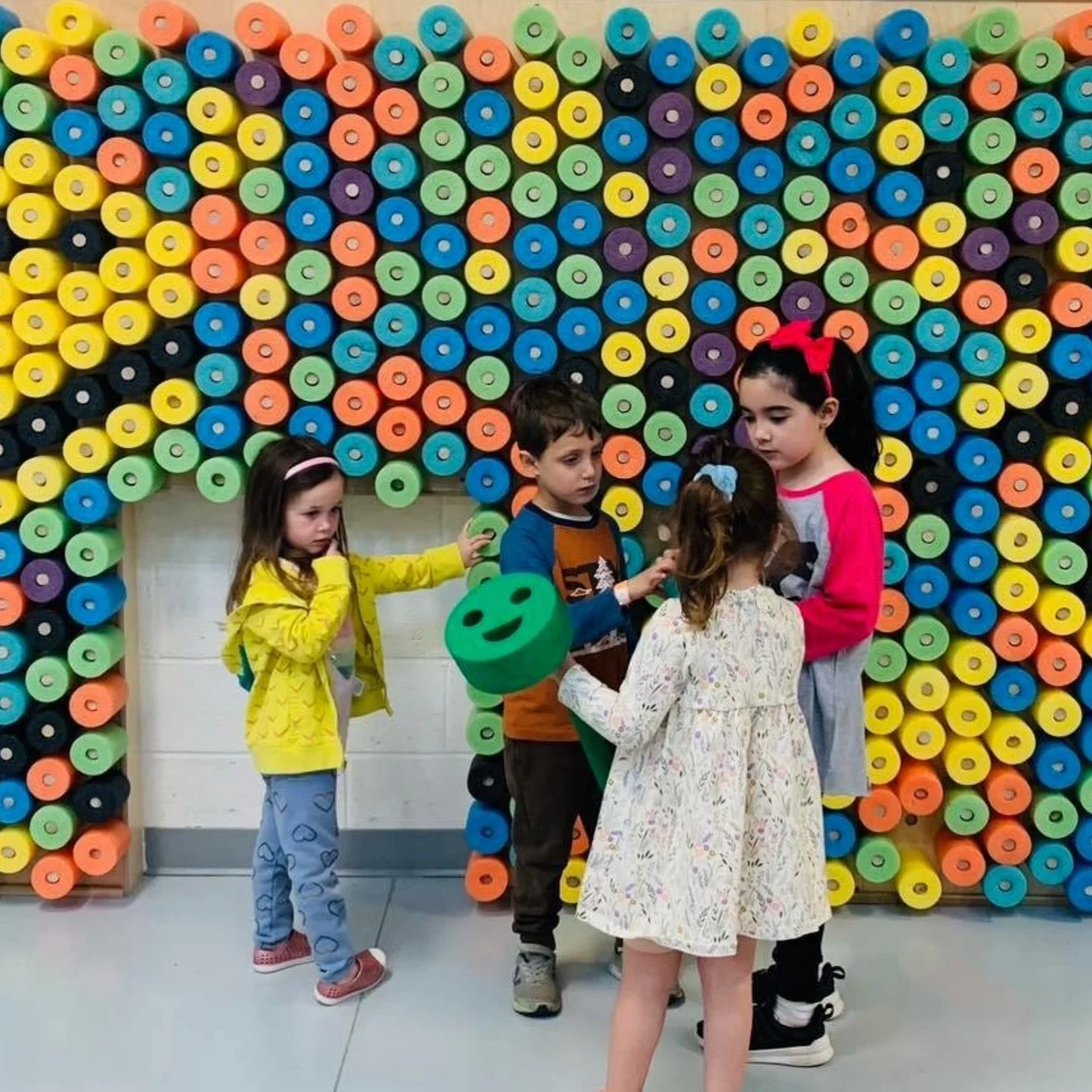 A view of the visitor fave- Pool Noodle Pixel Wall! A one-of-a-kind, pixelated collaborative mural spanning 48 feet with over 2500 pegs! A colorful, ever-changing exhibit where math, art, and collaboration meet. 
🩷🧡🩵💛
#westchester #collaboration